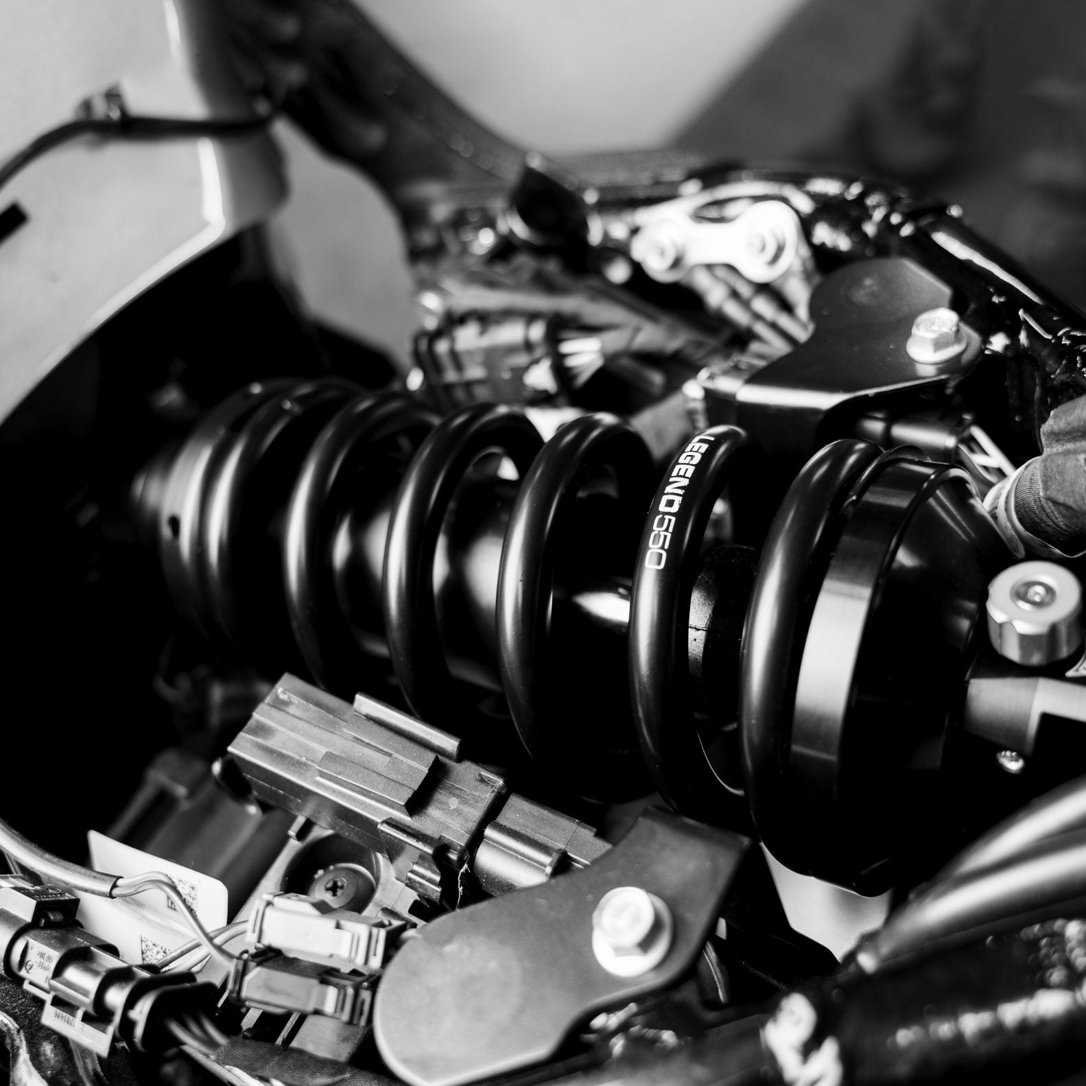 LEGEND REVO-A  SOFTAIL MONO COIL ( 18 + )